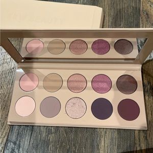 KKW BEAUTY EYESHADOW PALLET